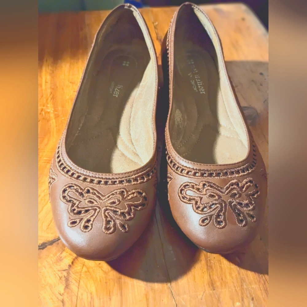 Naturalizer beige leather Ballet style shoes. 6M